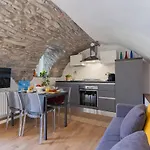 Pozzo Vertical With Garden And Parking By Rent Apartment Torno