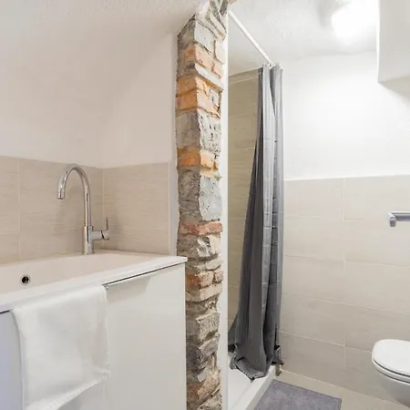 Apartment Pozzo Vertical With Garden And Parking By Rent Torno