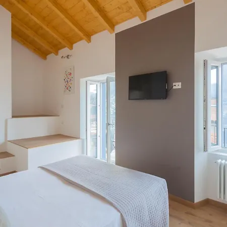 Pozzo Vertical With Garden And Parking By Rent *