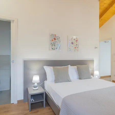 Pozzo Vertical With Garden And Parking By Rent Apartment *