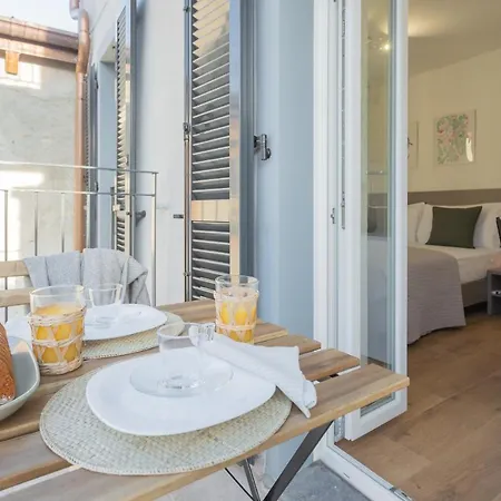 Pozzo Vertical With Garden And Parking By Rent Apartment
