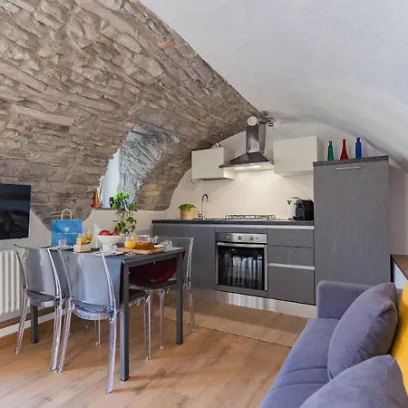Pozzo Vertical With Garden And Parking By Rent Apartment Torno