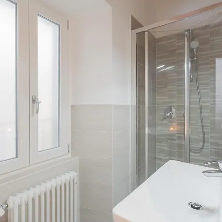 Pozzo Vertical With Garden And Parking By Rent דירה *