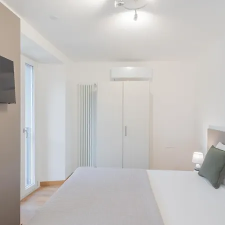 Pozzo Vertical With Garden And Parking By Rent דירה *